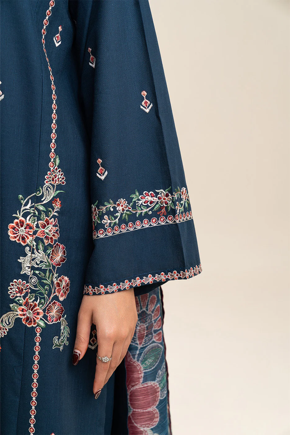 3 PIECE EMBROIDERED SLUB SUIT (PRET) - Image 6
