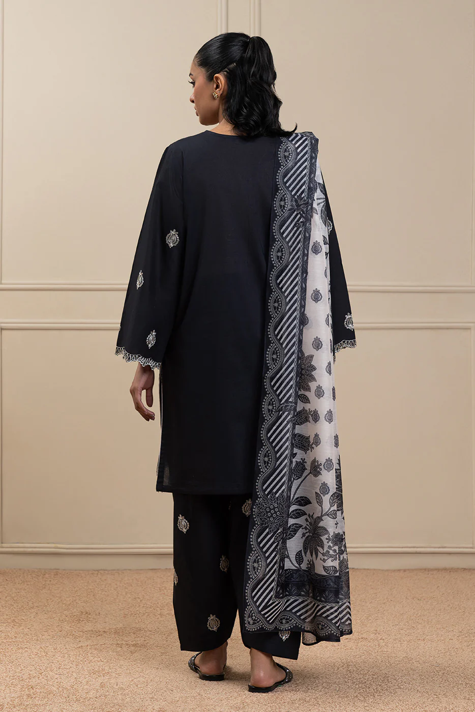 3 PIECE EMBROIDERED LAWN SUIT (HIGH CASUAL) - Image 3