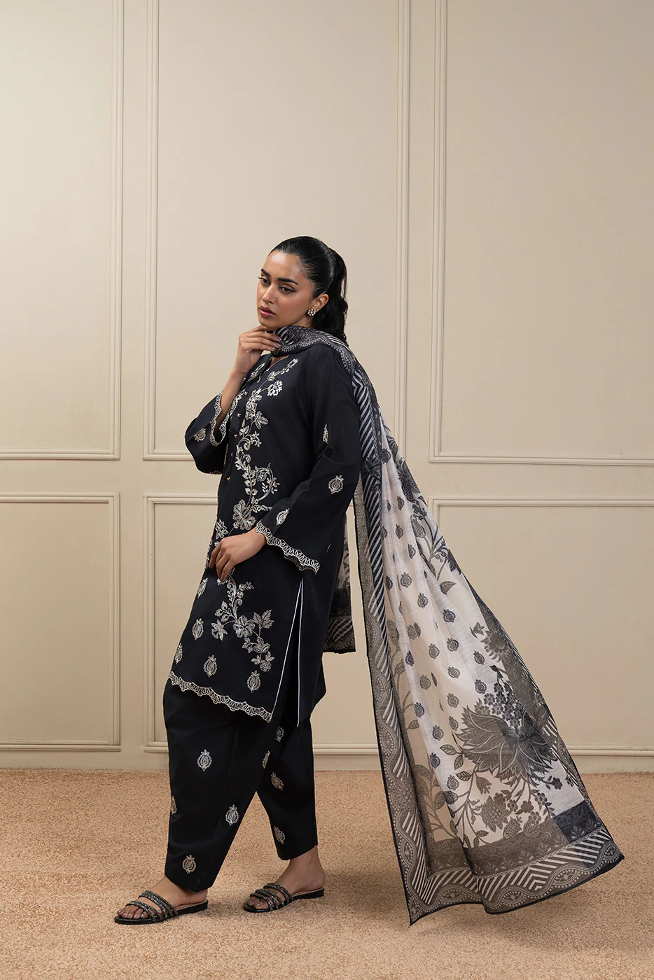 3 PIECE EMBROIDERED LAWN SUIT (HIGH CASUAL) - Image 4