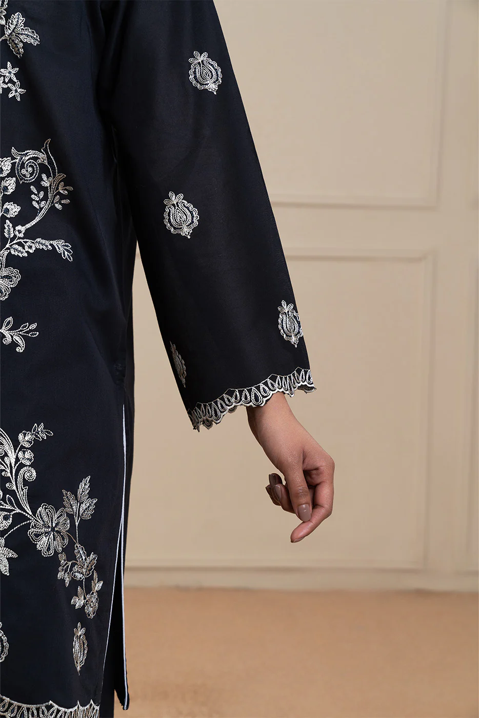 3 PIECE EMBROIDERED LAWN SUIT (HIGH CASUAL) - Image 6