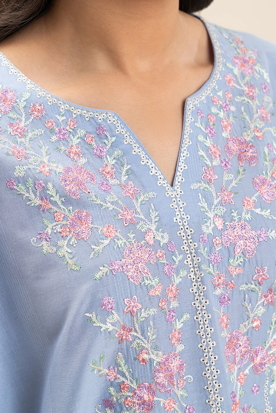 3 PIECE EMBROIDERED TEXTURED LAWN SUIT (PRET) - Image 6