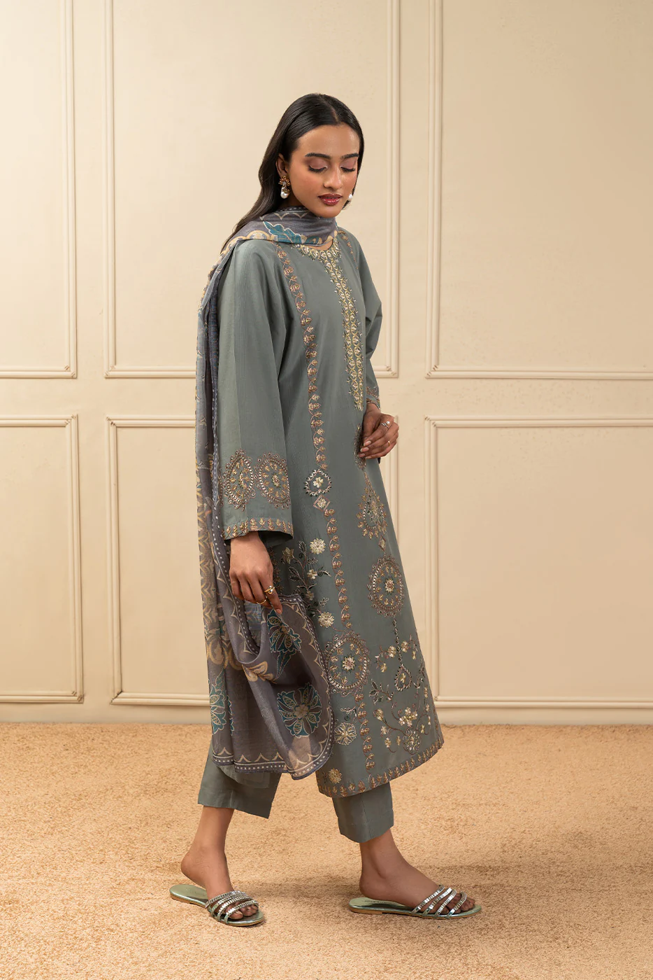 3 PIECE EMBROIDERED TEXTURED LAWN SUIT (PRET) - Image 2