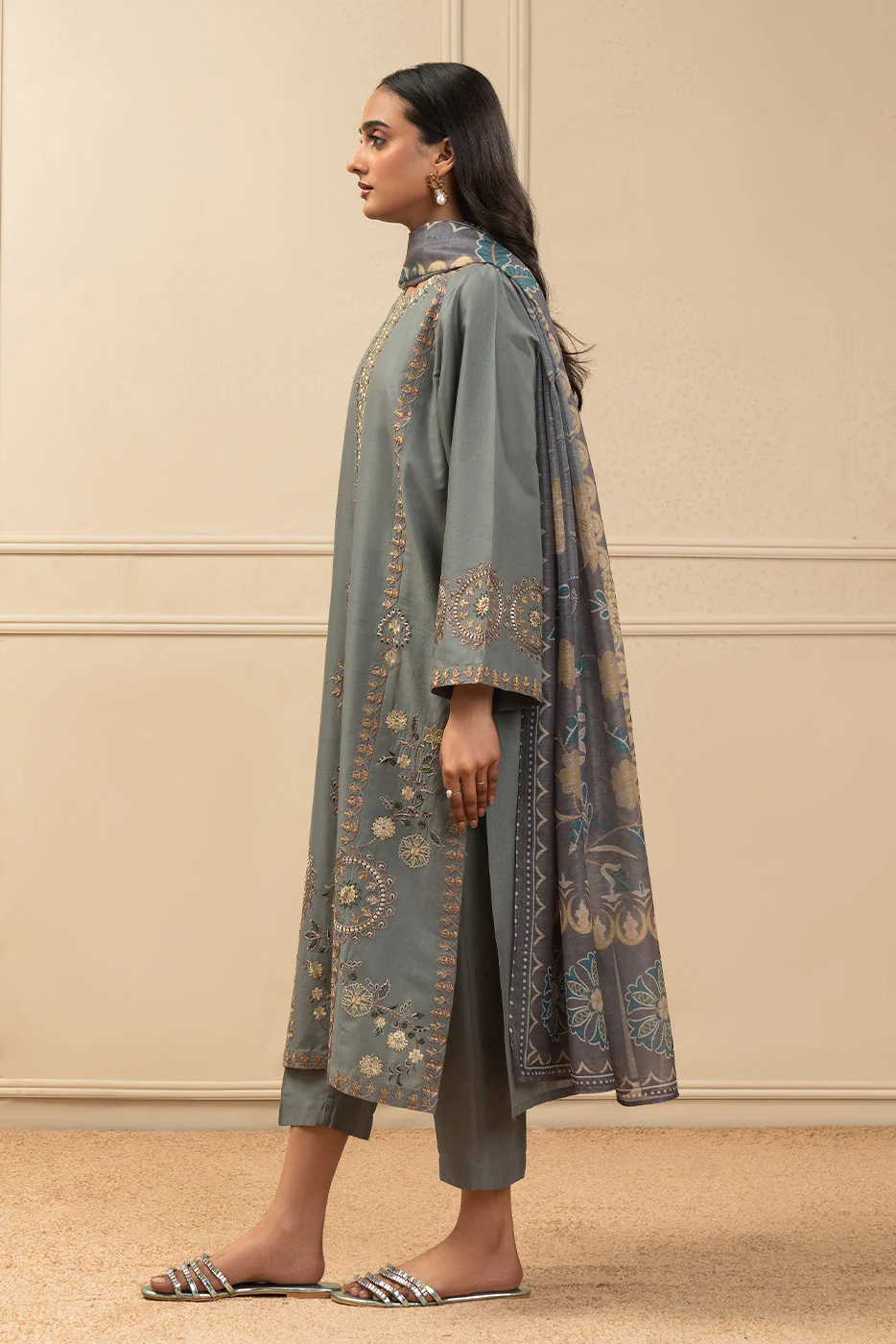 3 PIECE EMBROIDERED TEXTURED LAWN SUIT (PRET) - Image 3