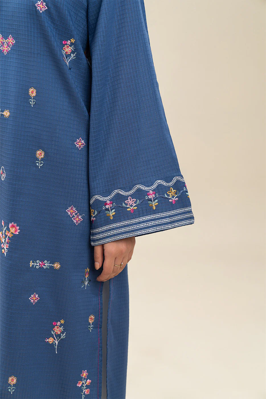 EMBROIDERED DORIA SHIRT (PRET) - Image 3