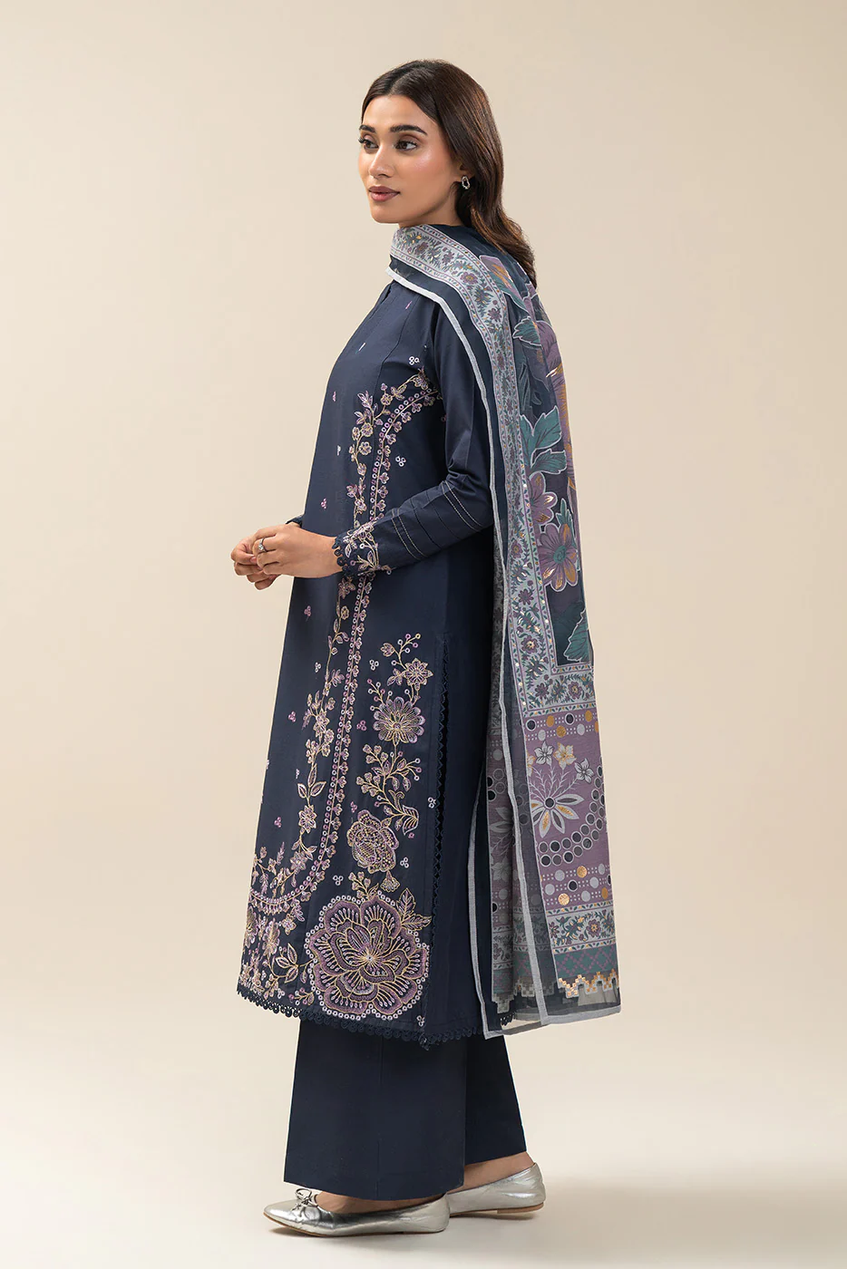 3 PIECE EMBROIDERED LAWN SUIT-FLORAL NIGHTFALL SUIT - Image 2