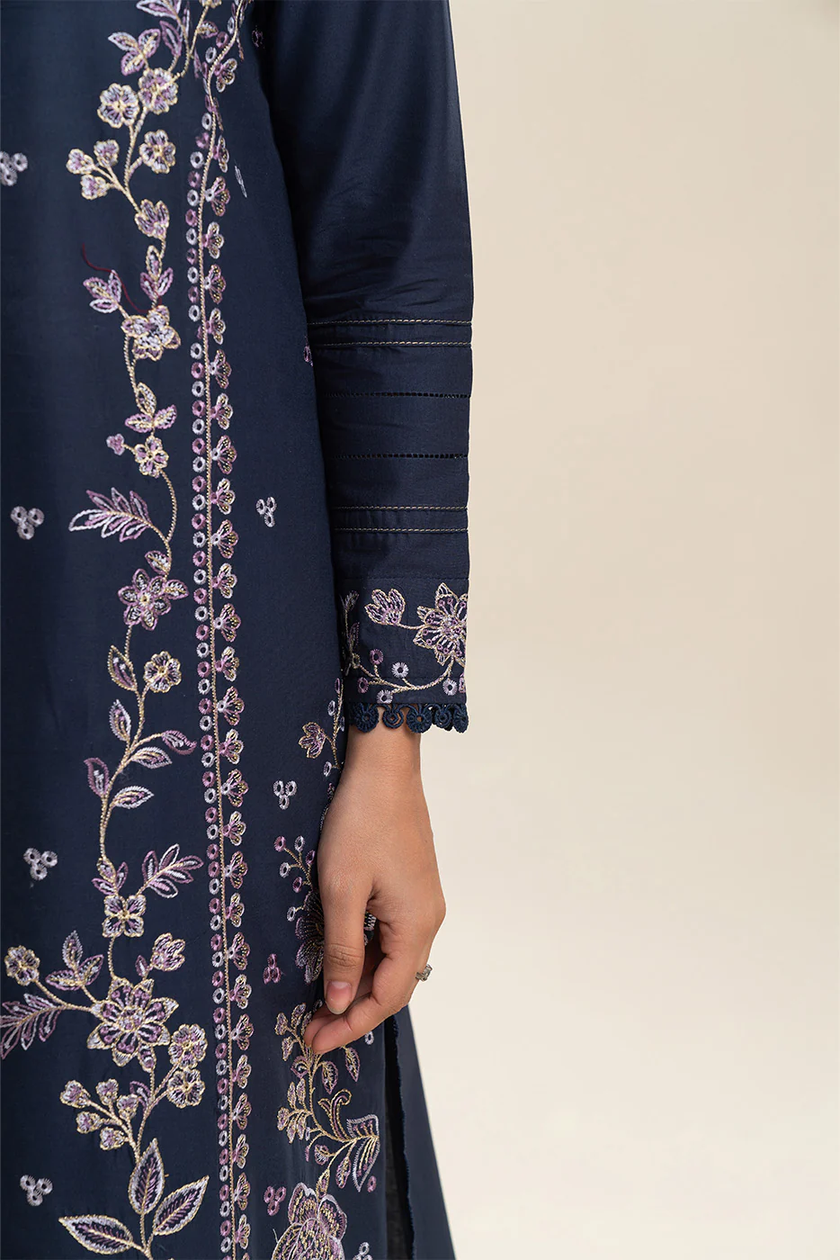 3 PIECE EMBROIDERED LAWN SUIT-FLORAL NIGHTFALL SUIT - Image 4