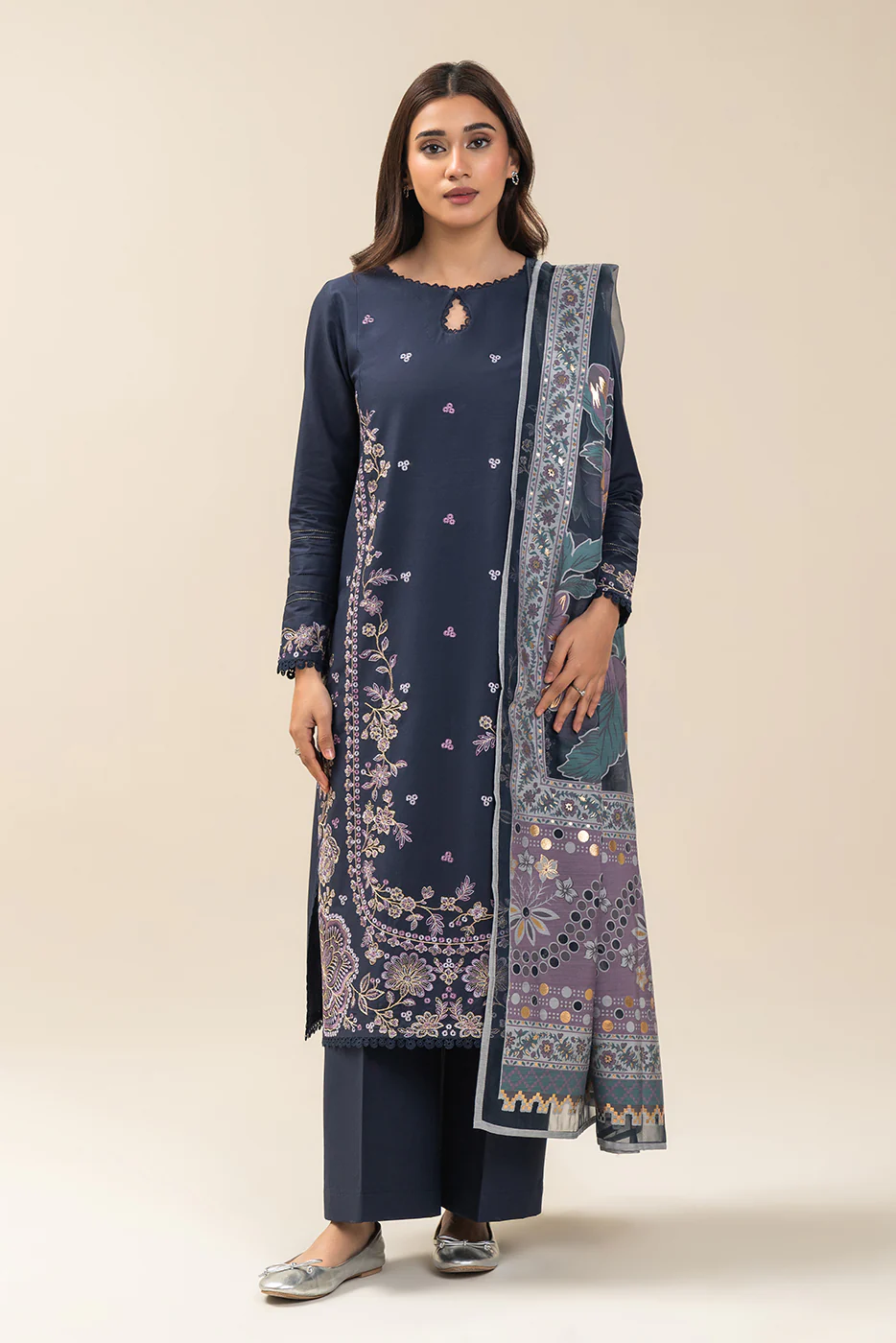 3 PIECE EMBROIDERED LAWN SUIT-FLORAL NIGHTFALL SUIT - Image 5