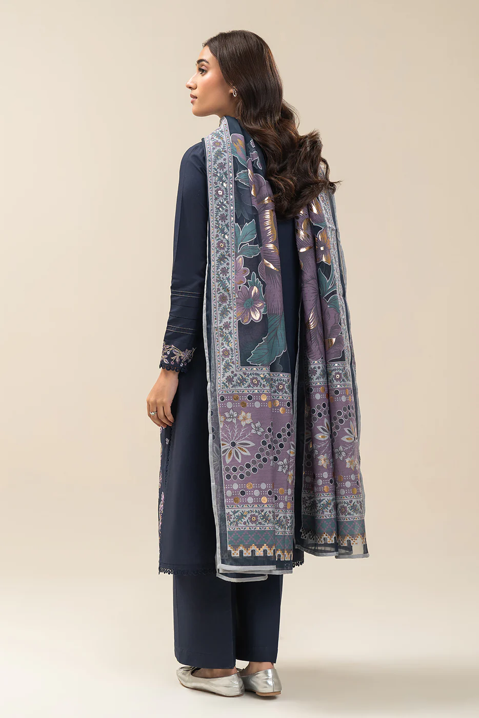 3 PIECE EMBROIDERED LAWN SUIT-FLORAL NIGHTFALL SUIT - Image 6