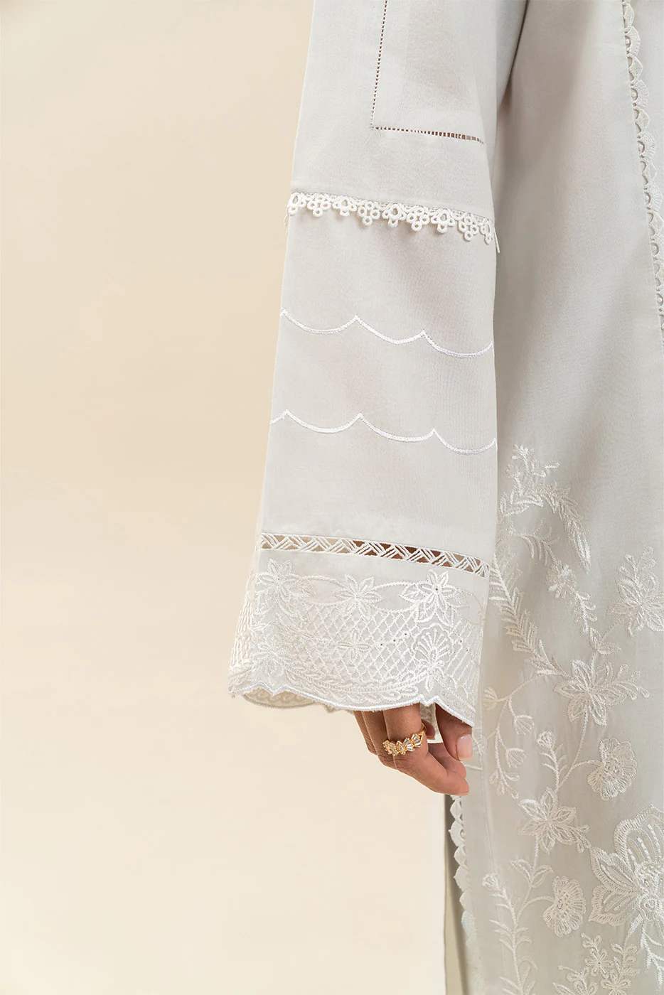 3 PIECE EMBROIDERED LAWN SUIT-INFERNO BRILLIANCE (UNSTITCHED) - Image 6