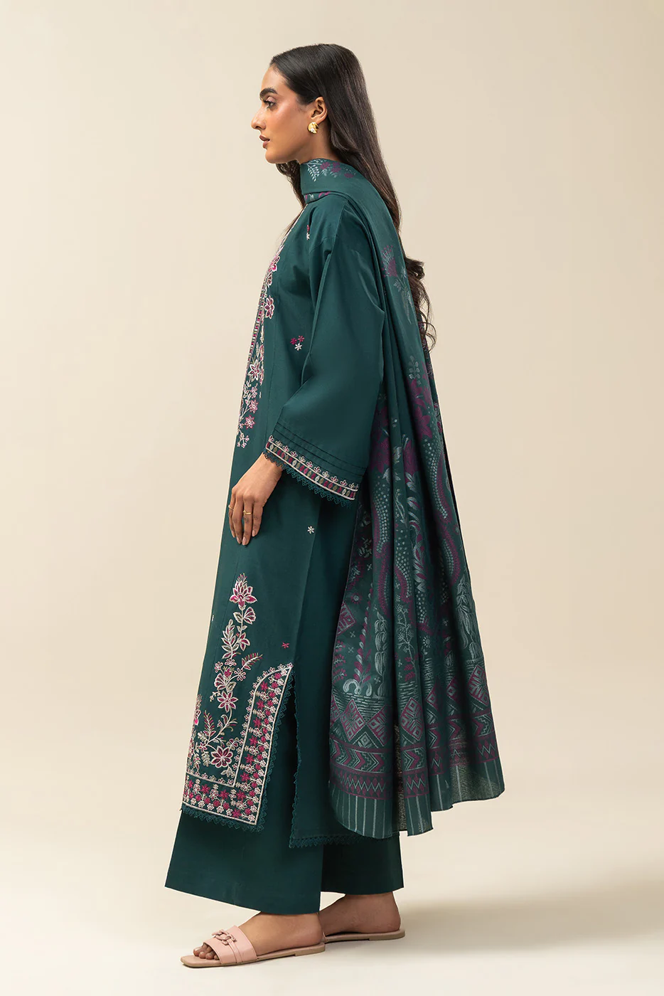 3 PIECE EMBROIDERED LAWN SUIT-GARLAND BLOOM (UNSTITCHED) - Image 4