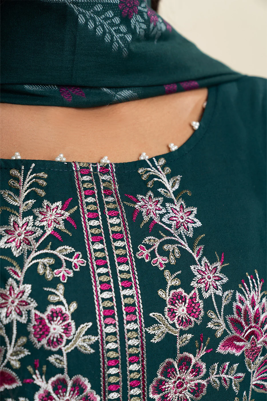 3 PIECE EMBROIDERED LAWN SUIT-GARLAND BLOOM (UNSTITCHED) - Image 5