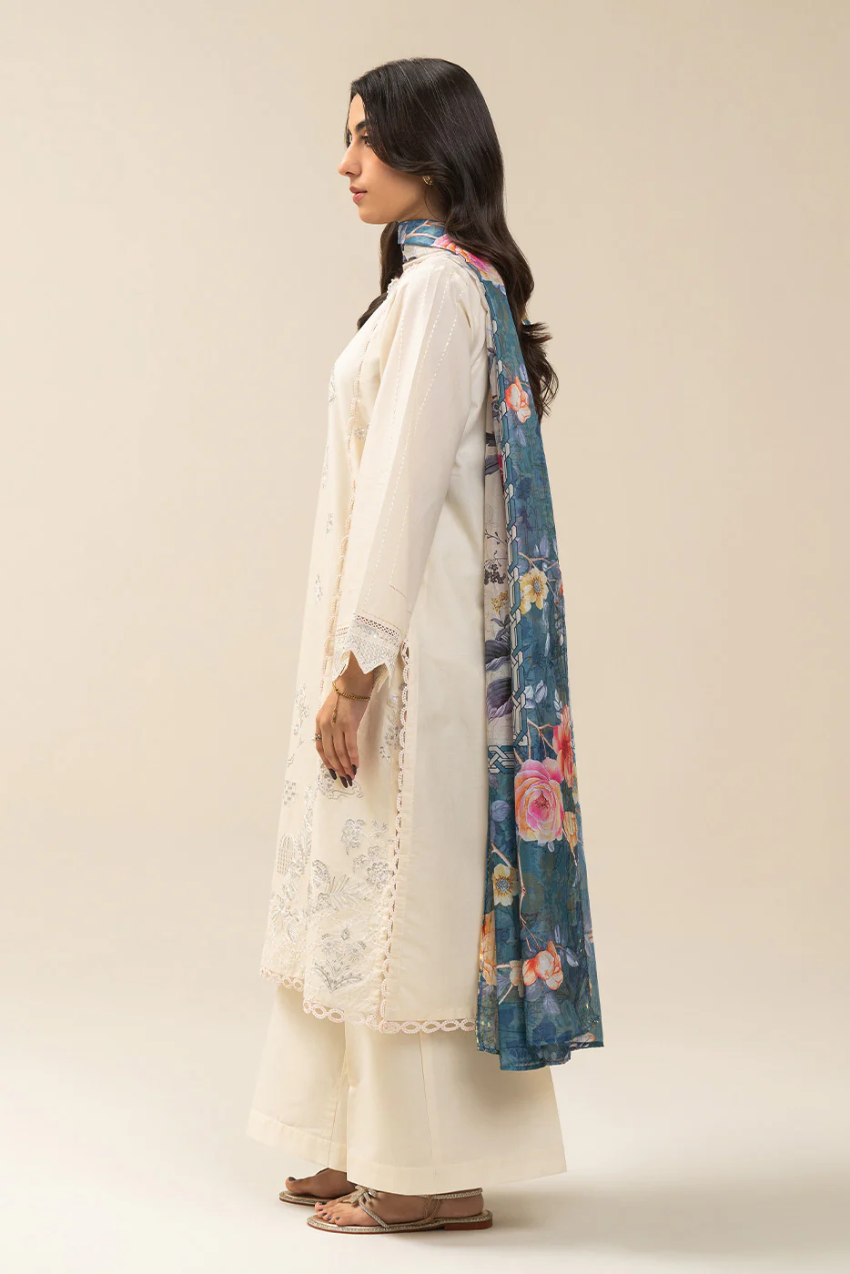 3 PIECE EMBROIDERED LAWN SUIT-IVORY FLORAL (UNSTITCHED) - Image 3