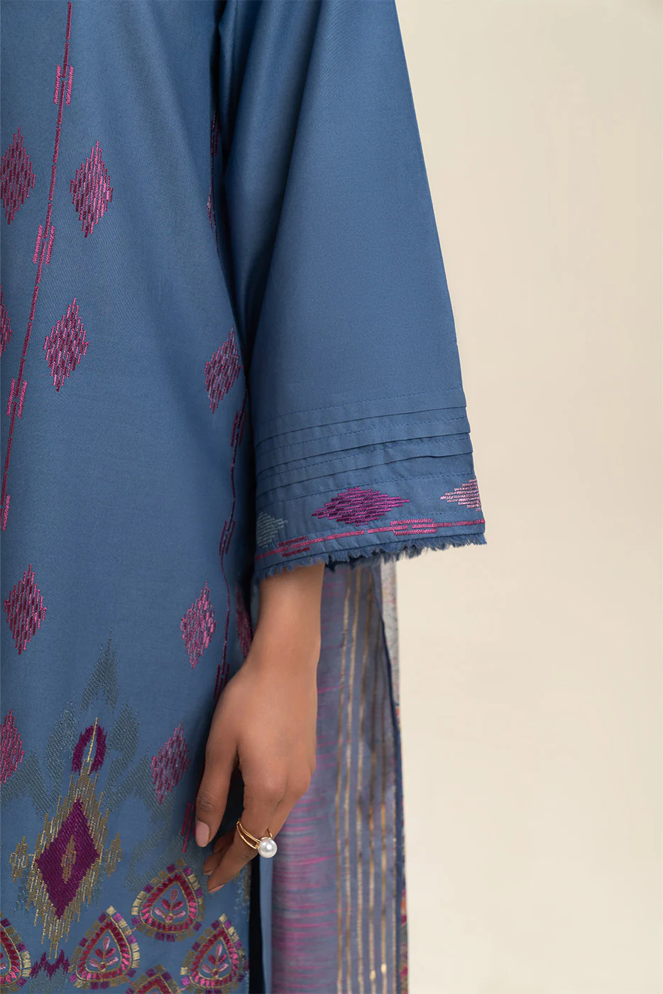 3 PIECE EMBROIDERED LAWN SUIT-ELECTRIC VIGNETTE (UNSTITCHED) - Image 6