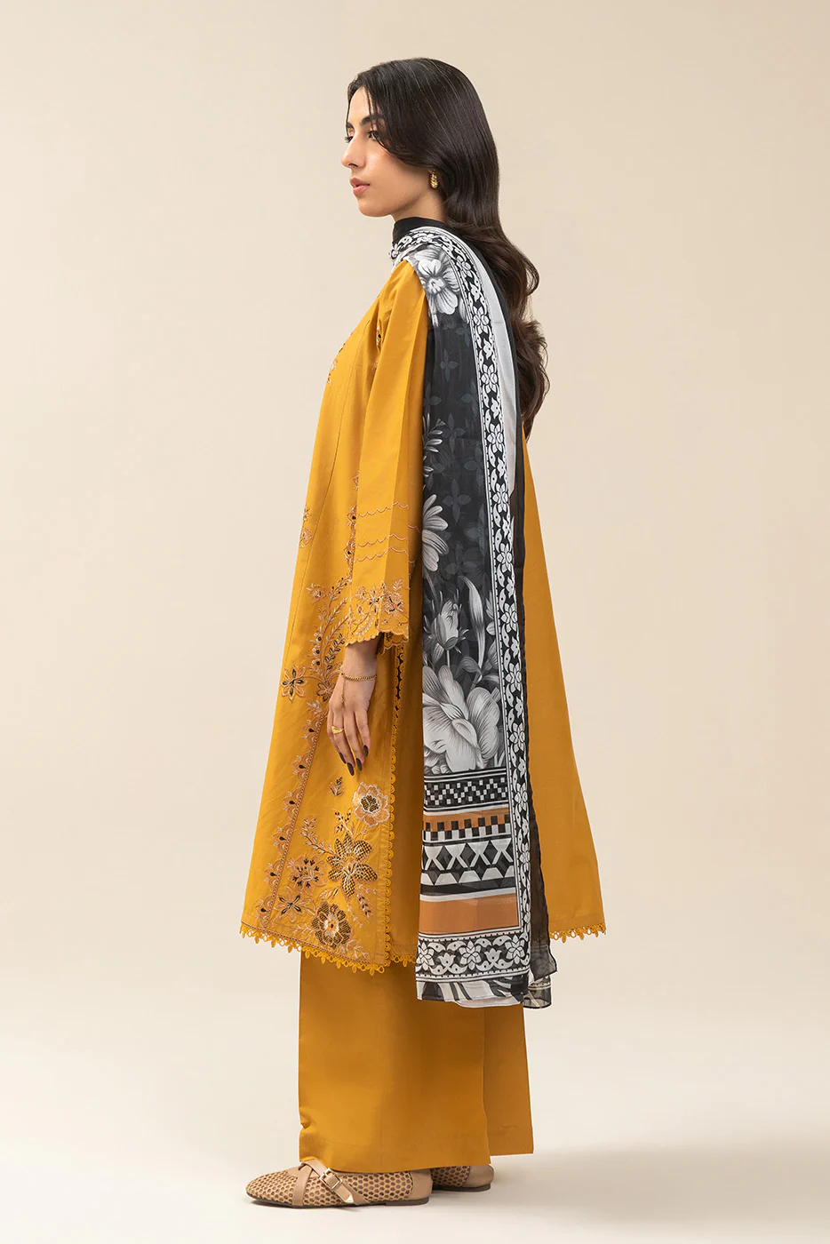 3 PIECE EMBROIDERED LAWN SUIT-BISQUE BLOOM (UNSTITCHED) - Image 3