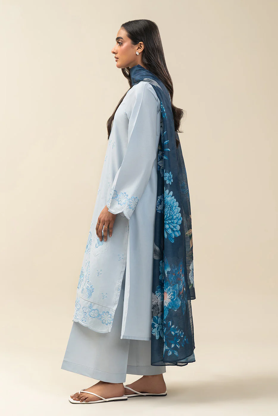 3 PIECE EMBROIDERED LAWN SUIT-FADED BREEZE (UNSTITCHED) - Image 4