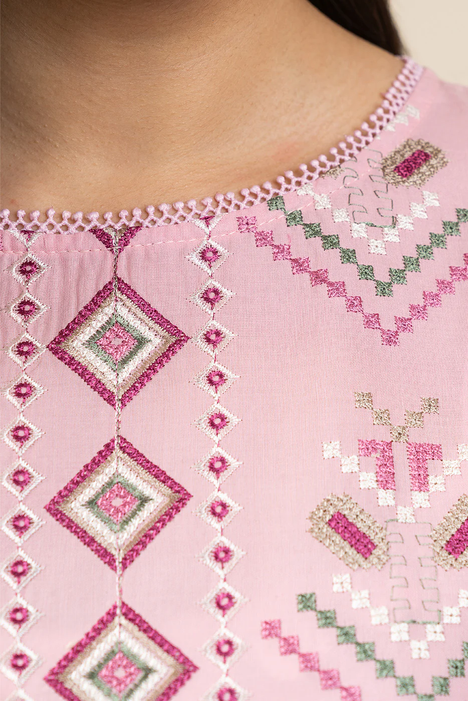 3 PIECE EMBROIDERED LAWN SUIT-ROSEATE (UNSTITCHED) - Image 5