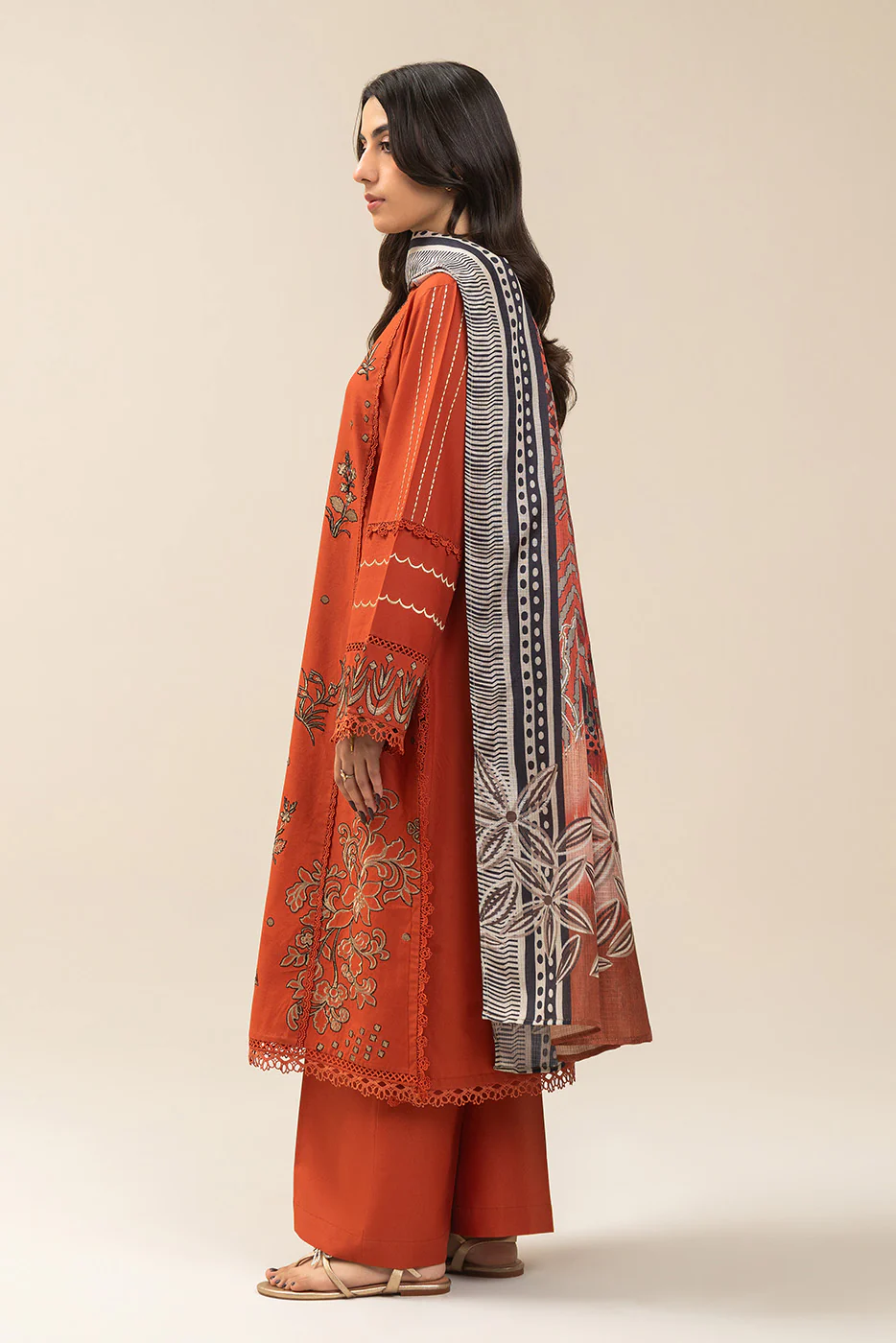 3 PIECE EMBROIDERED LAWN SUIT-CRIMSON MUSE (UNSTITCHED) - Image 3