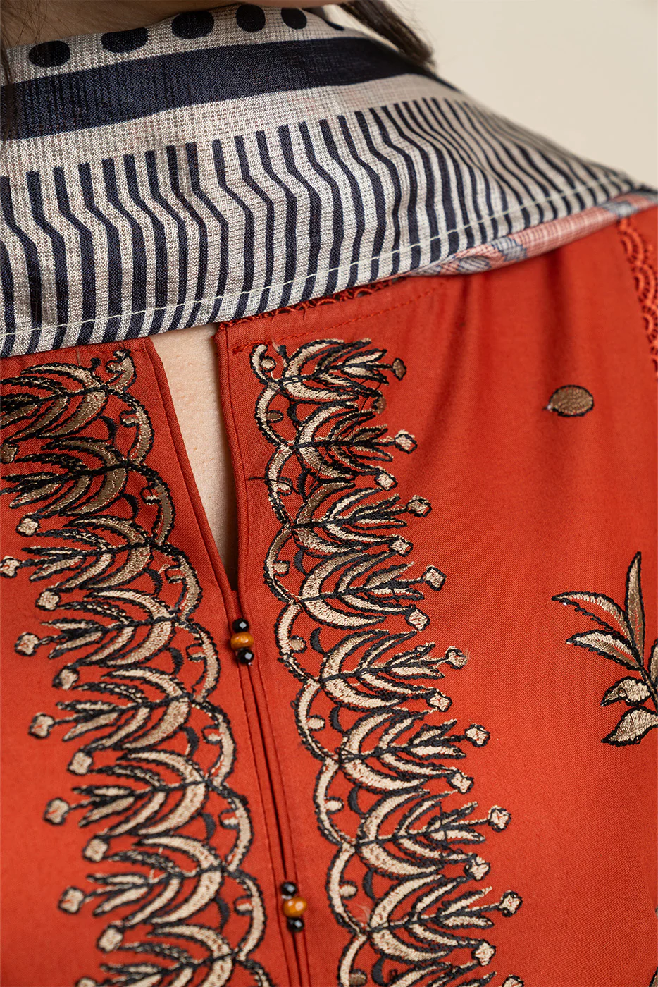 3 PIECE EMBROIDERED LAWN SUIT-CRIMSON MUSE (UNSTITCHED) - Image 5