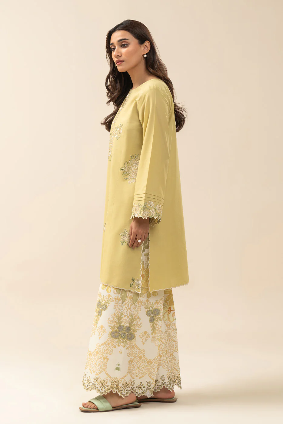 2 PIECE EMBROIDERED LAWN SUIT-AMBER BLISS (UNSTITCHED) - Image 2