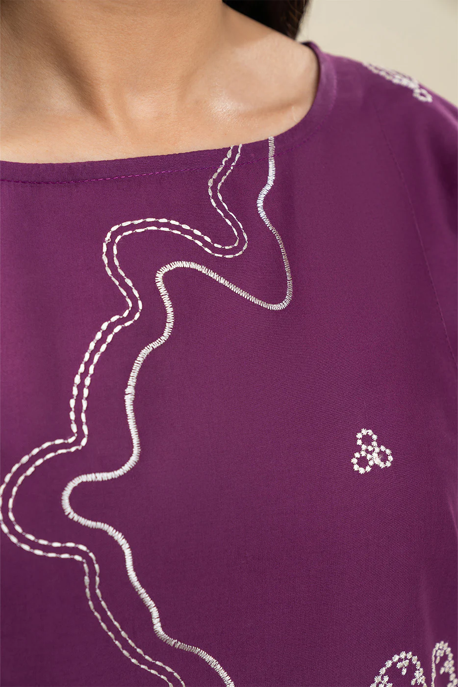 2 PIECE EMBROIDERED LAWN SUIT-GLISTENING GRAPE (UNSTITCHED) - Image 5