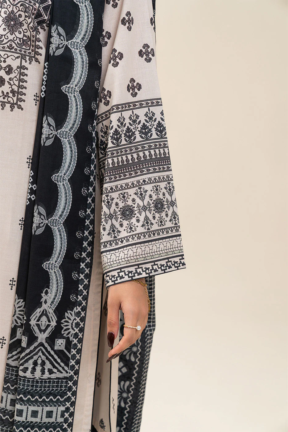 3 PIECE PRINTED LAWN SUIT-IVORY ALLURE (UNSTITCHED) - Image 6