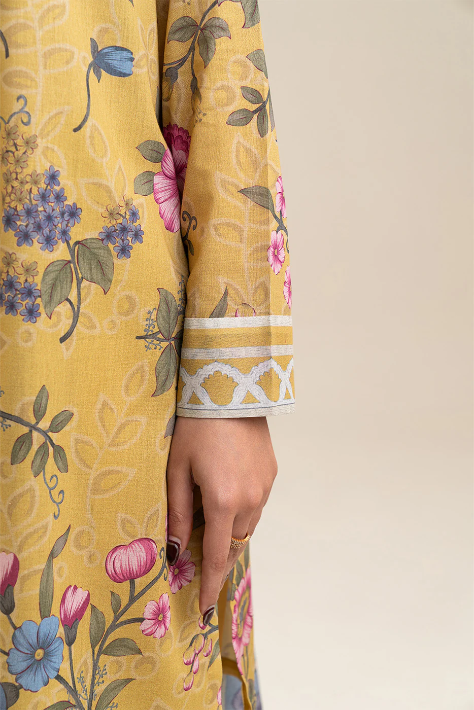 3 PIECE PRINTED LAWN SUIT-SUNLIT FLOSS (UNSTITCHED) - Image 6