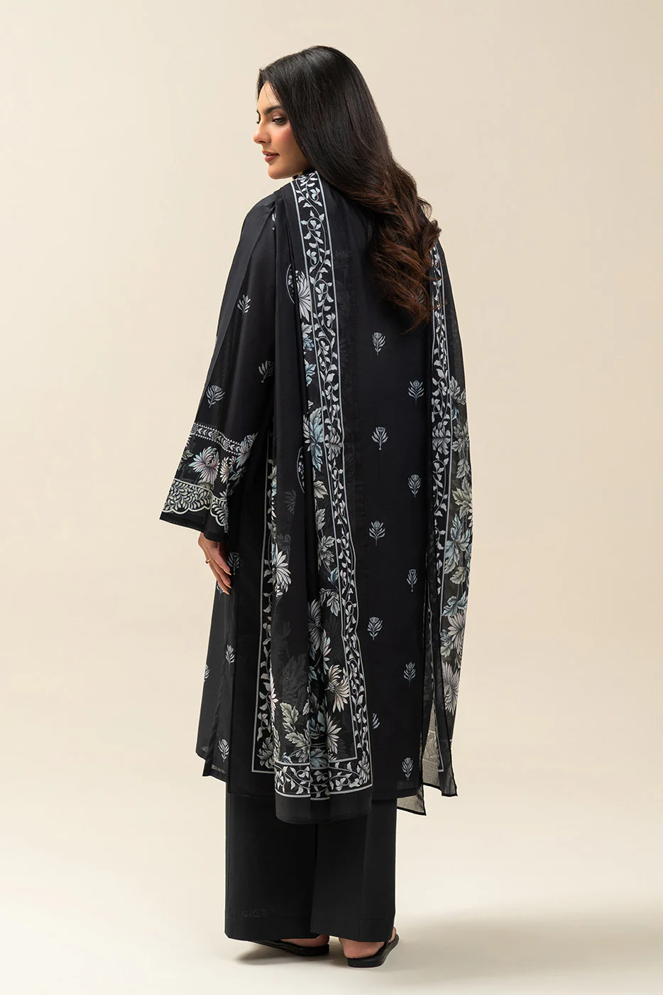 3 PIECE PRINTED LAWN SUIT-RAVEN FLORET (UNSTITCHED) - Image 3