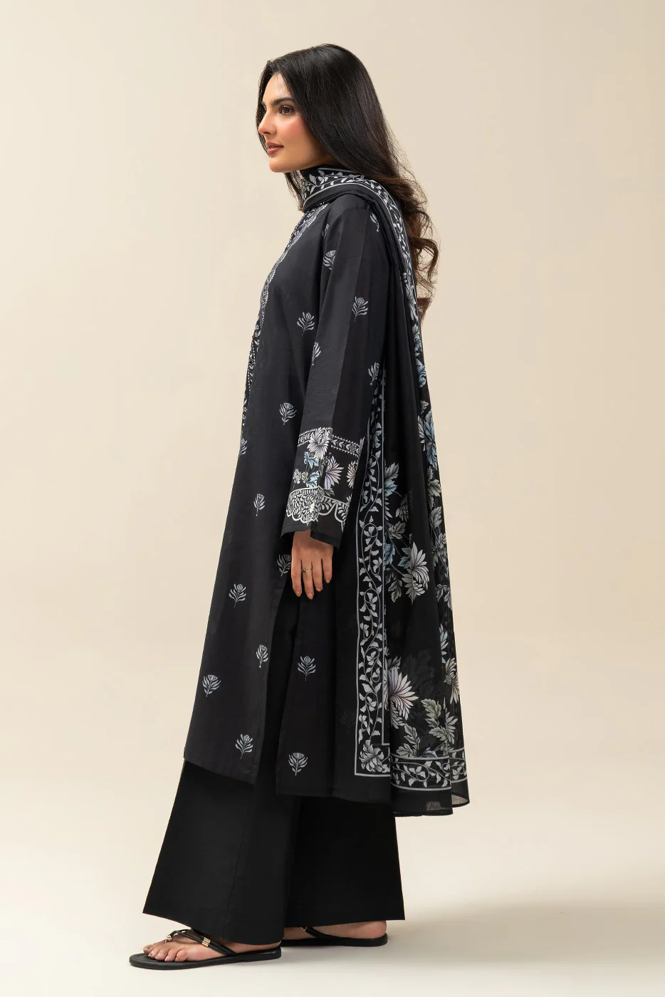 3 PIECE PRINTED LAWN SUIT-RAVEN FLORET (UNSTITCHED) - Image 4