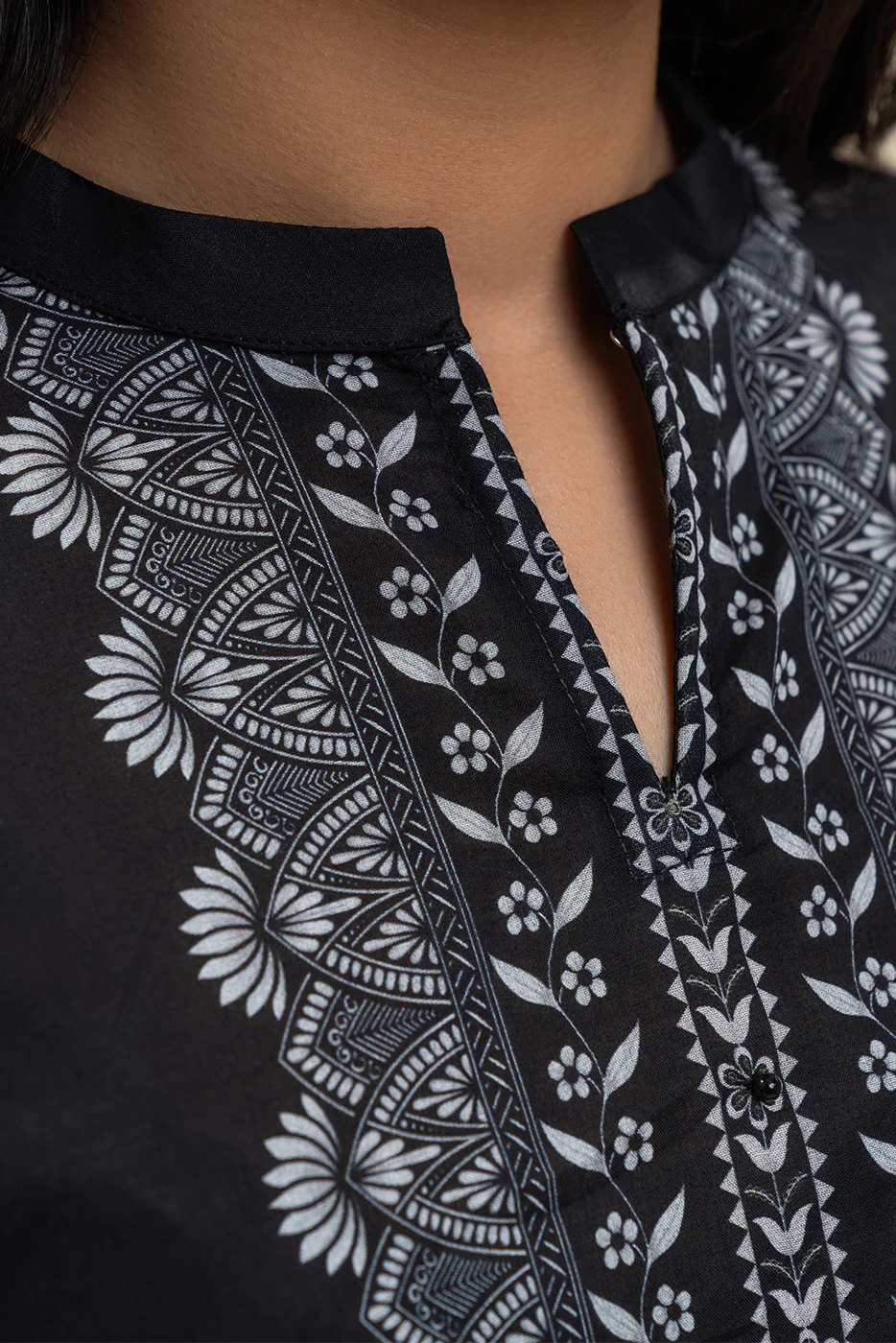 3 PIECE PRINTED LAWN SUIT-RAVEN FLORET (UNSTITCHED) - Image 5