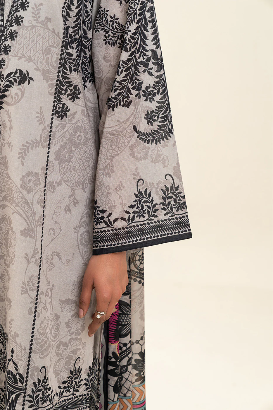 3 PIECE PRINTED LAWN SUIT-DAMASK DECOR (UNSTITCHED) - Image 6