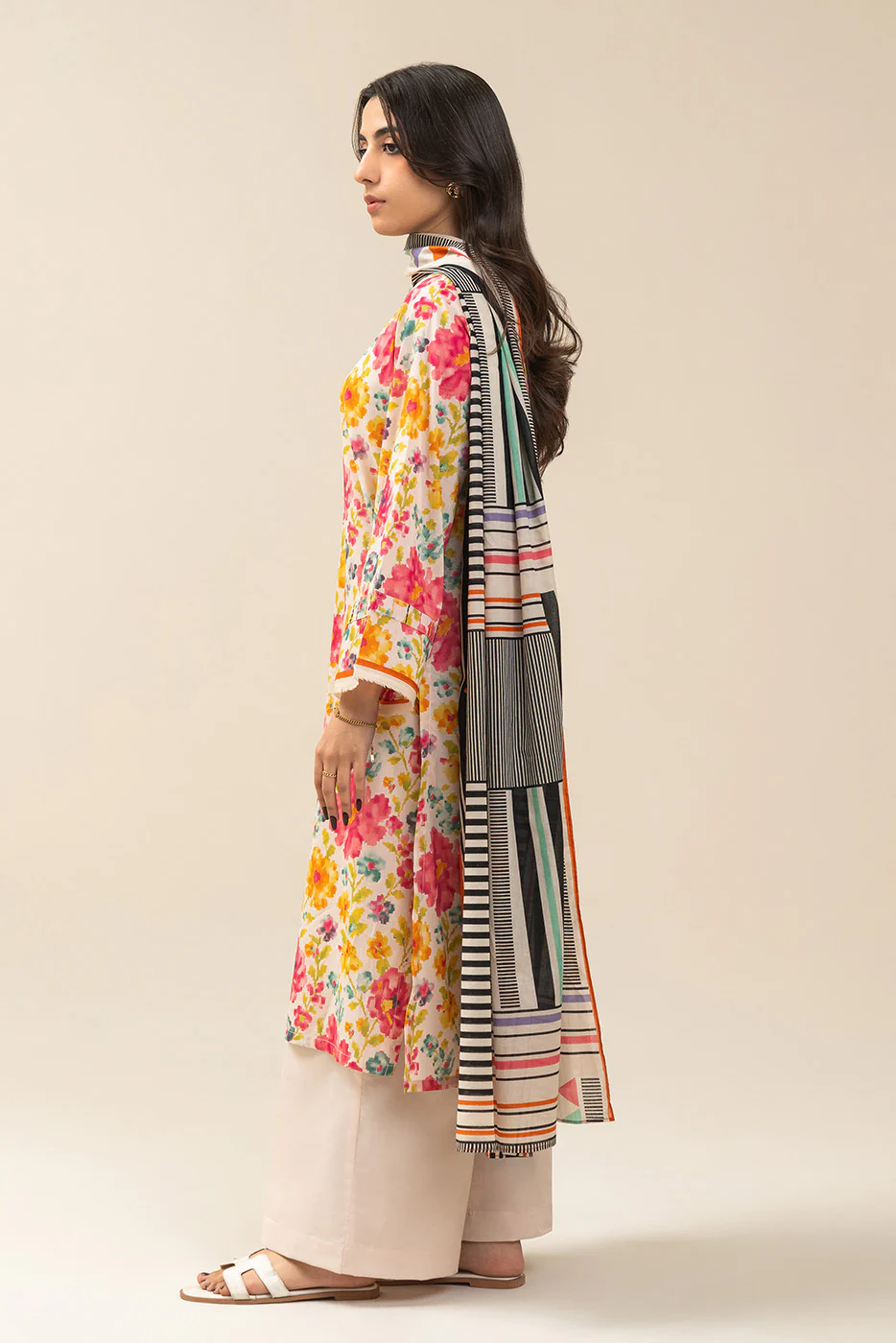 3 PIECE PRINTED LAWN SUIT-EACLANTED GARDEN (UNSTITCHED) - Image 3