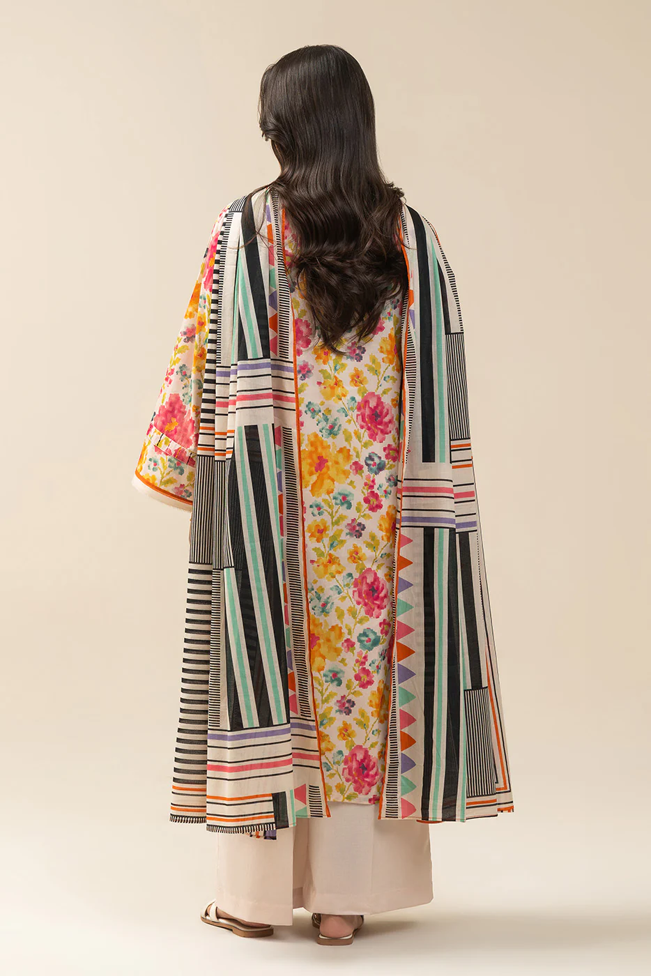 3 PIECE PRINTED LAWN SUIT-EACLANTED GARDEN (UNSTITCHED) - Image 4
