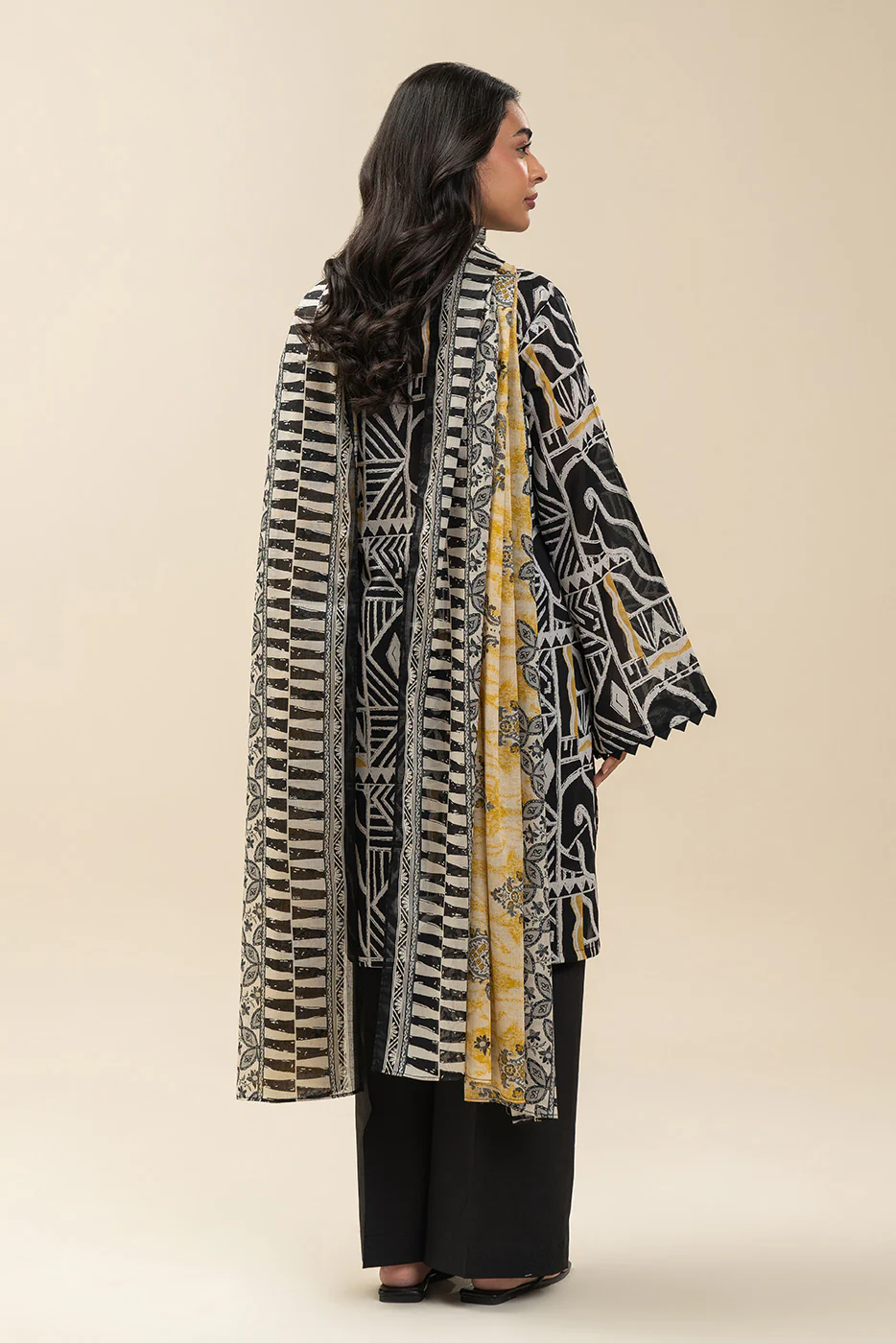 3 PIECE PRINTED LAWN SUIT-RAVEN BLOOM (UNSTITCHED) - Image 4