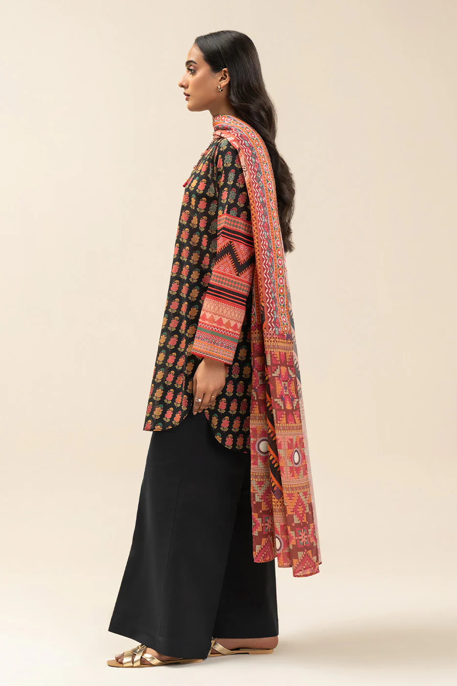 3 PIECE PRINTED LAWN SUIT-BLACK MAZE (UNSTITCHED) - Image 4