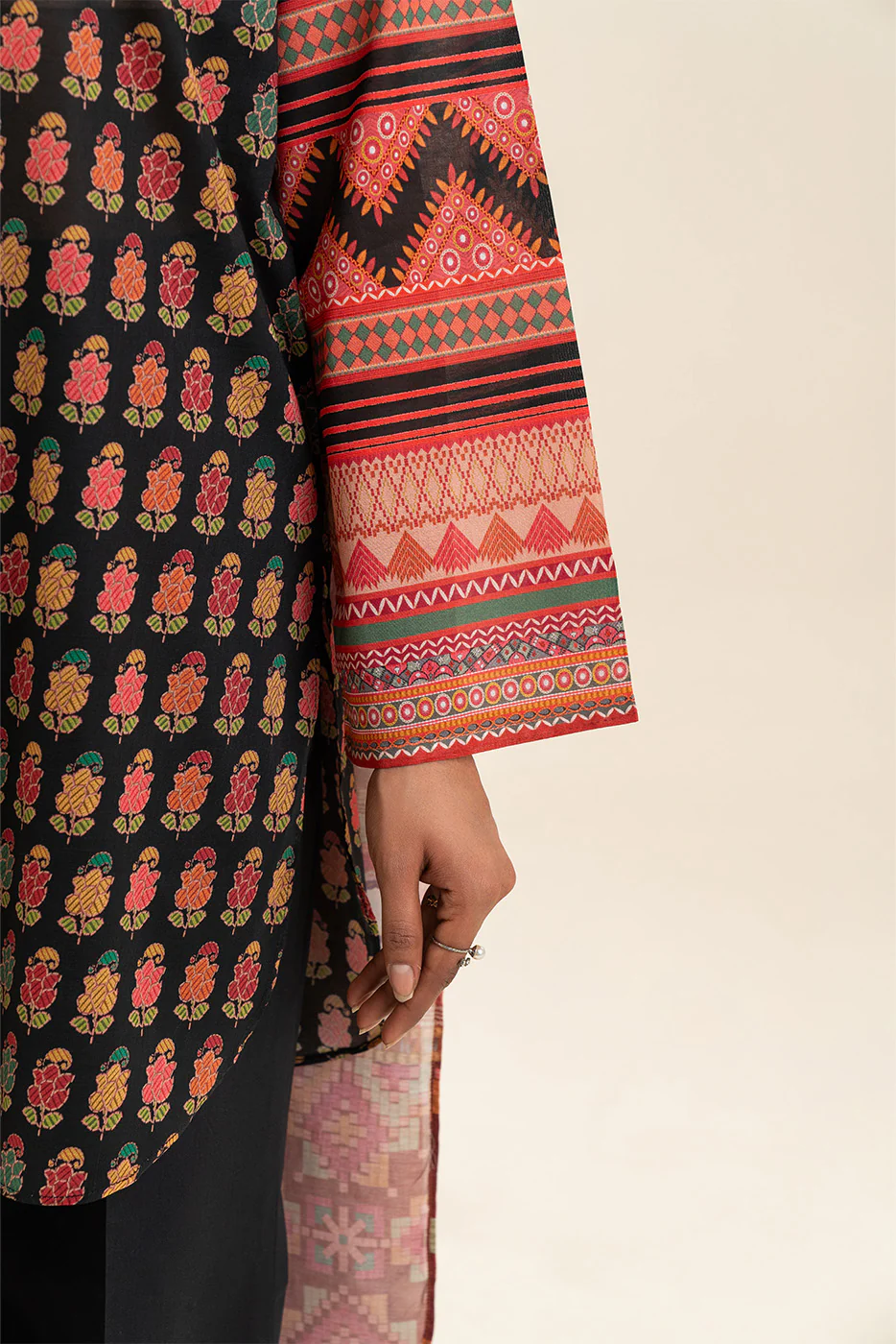 3 PIECE PRINTED LAWN SUIT-BLACK MAZE (UNSTITCHED) - Image 6