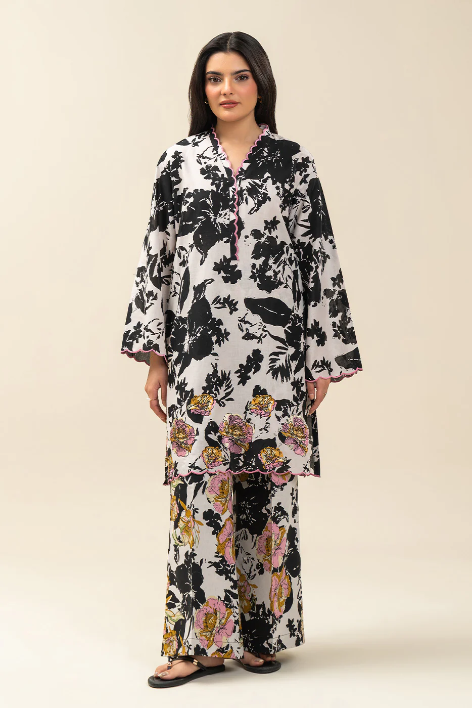 2 PIECE EMBROIDERED LAWN SUIT-MONOCHROME NOIR (UNSTITCHED) - Image 2