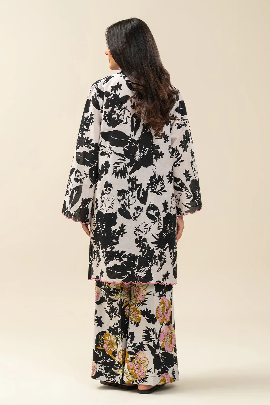 2 PIECE EMBROIDERED LAWN SUIT-MONOCHROME NOIR (UNSTITCHED) - Image 3