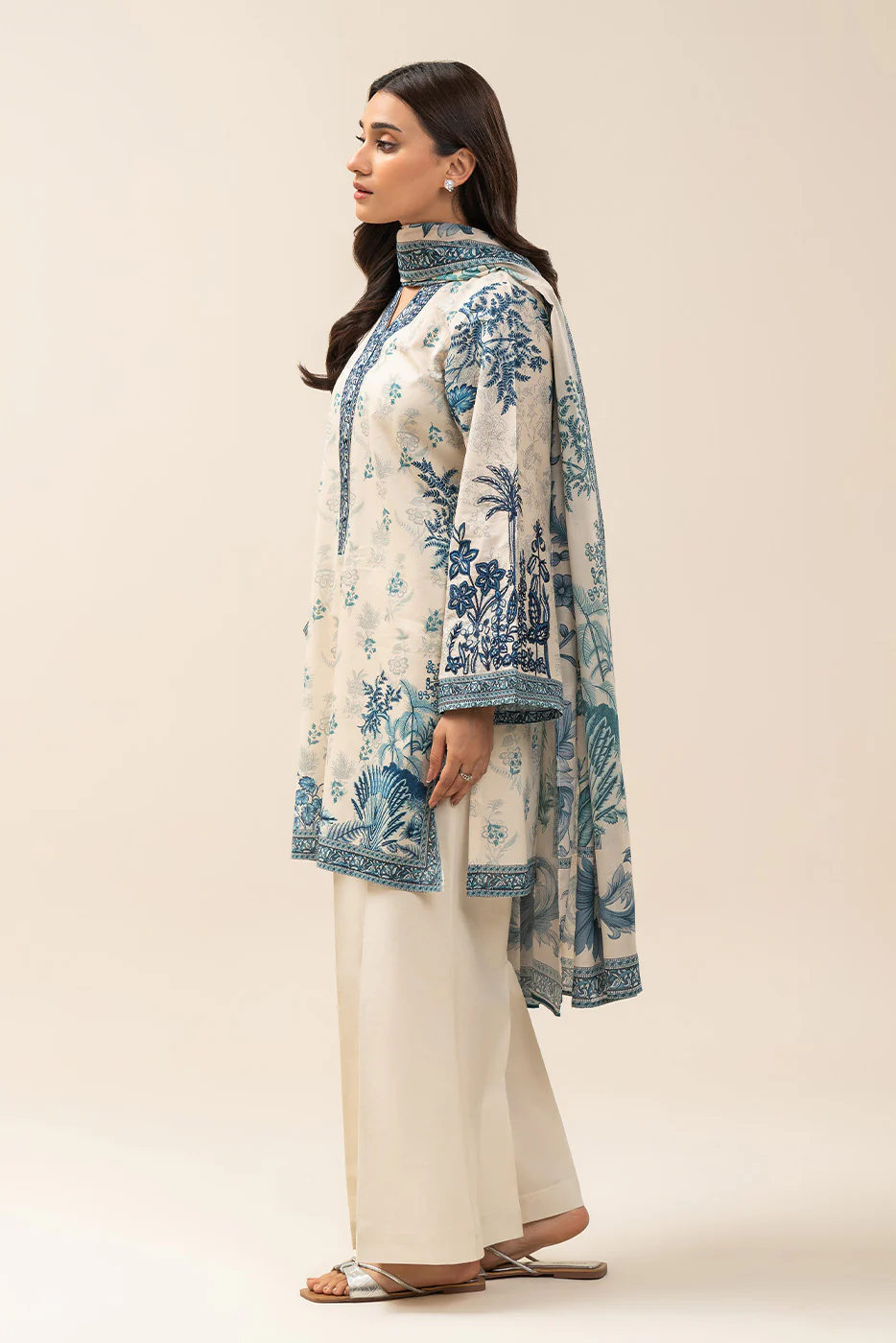 3 PIECE EMBROIDERED LAWN SUIT-STRATOS BLUE (UNSTITCHED) - Image 2