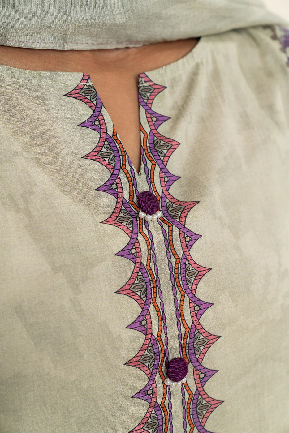 3 PIECE EMBROIDERED LAWN SUIT-FLORET GEM (UNSTITCHED) - Image 5
