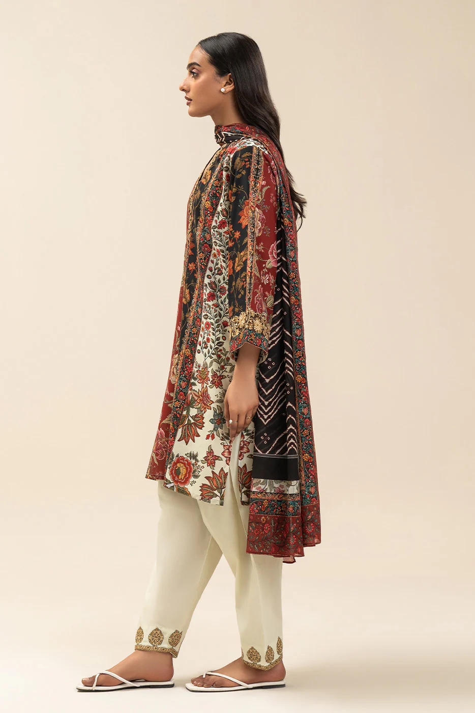 3 PIECE EMBROIDERED LAWN SUIT-NEW HERITAGE (UNSTITCHED) - Image 4