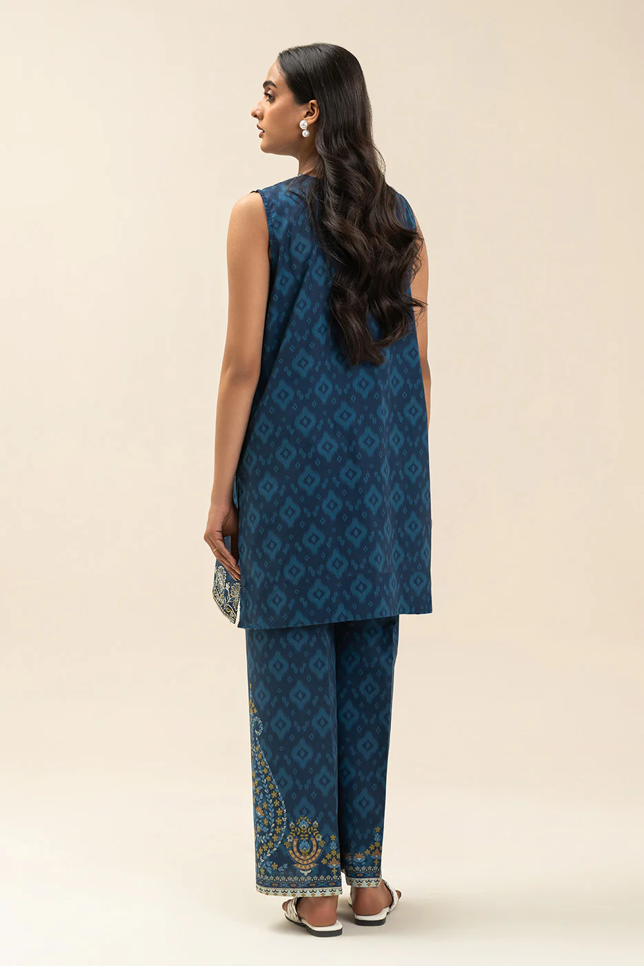 2 PIECE EMBROIDERED LAWN SUIT-SPRING ESCAPE (UNSTITCHED) - Image 5
