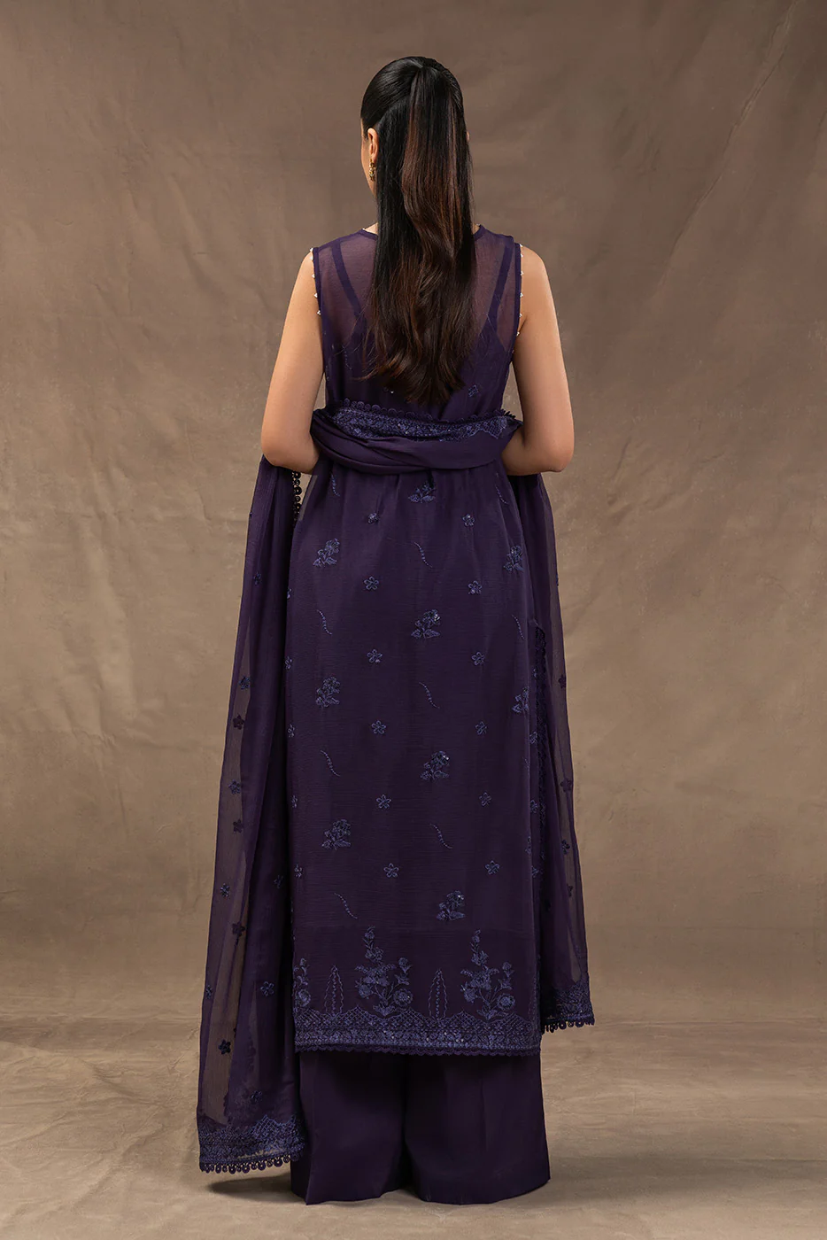 4 PIECE EMBROIDERED CHIFFON SUIT-FEMME NOIR (UNSTITCHED) - Image 3