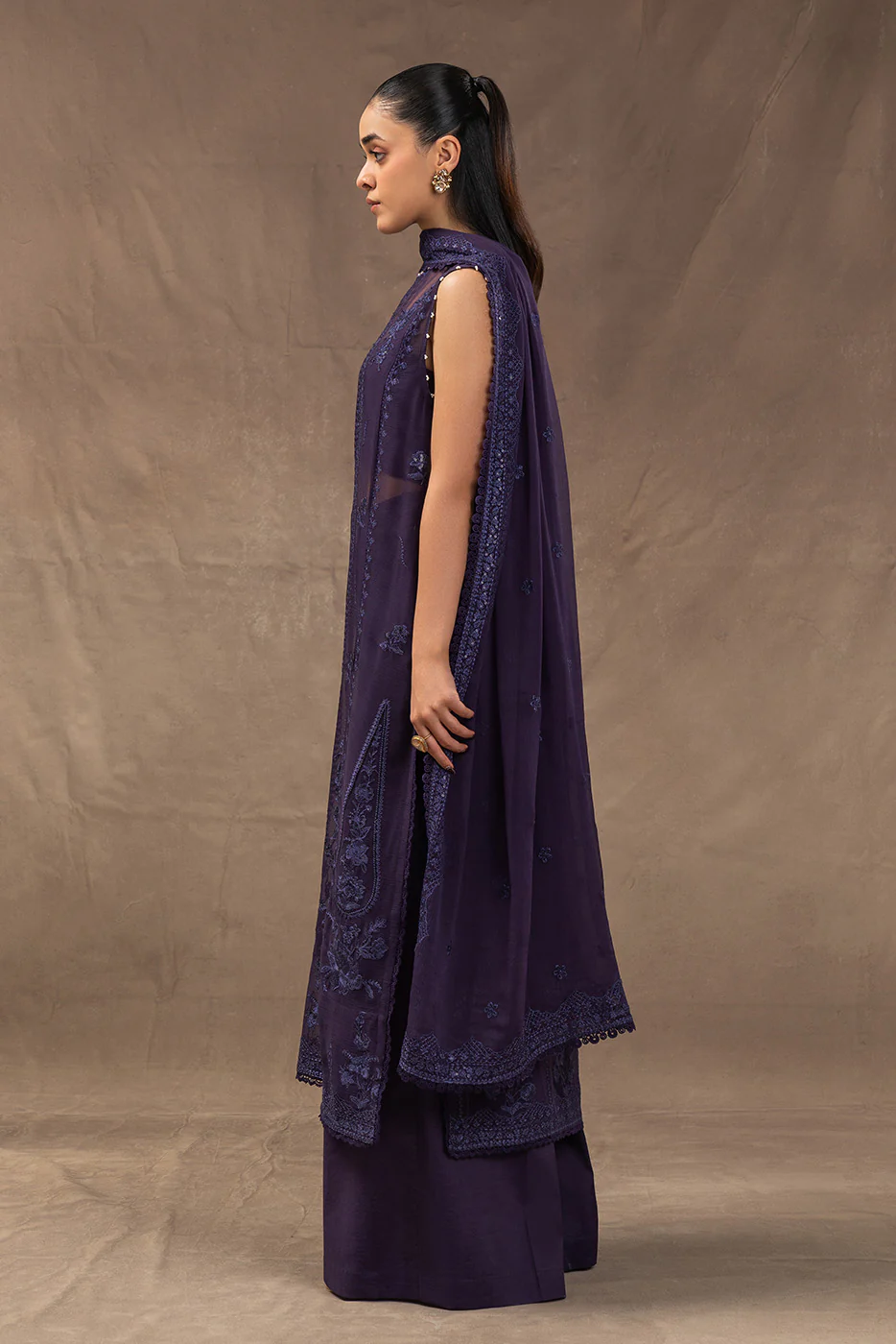 4 PIECE EMBROIDERED CHIFFON SUIT-FEMME NOIR (UNSTITCHED) - Image 4