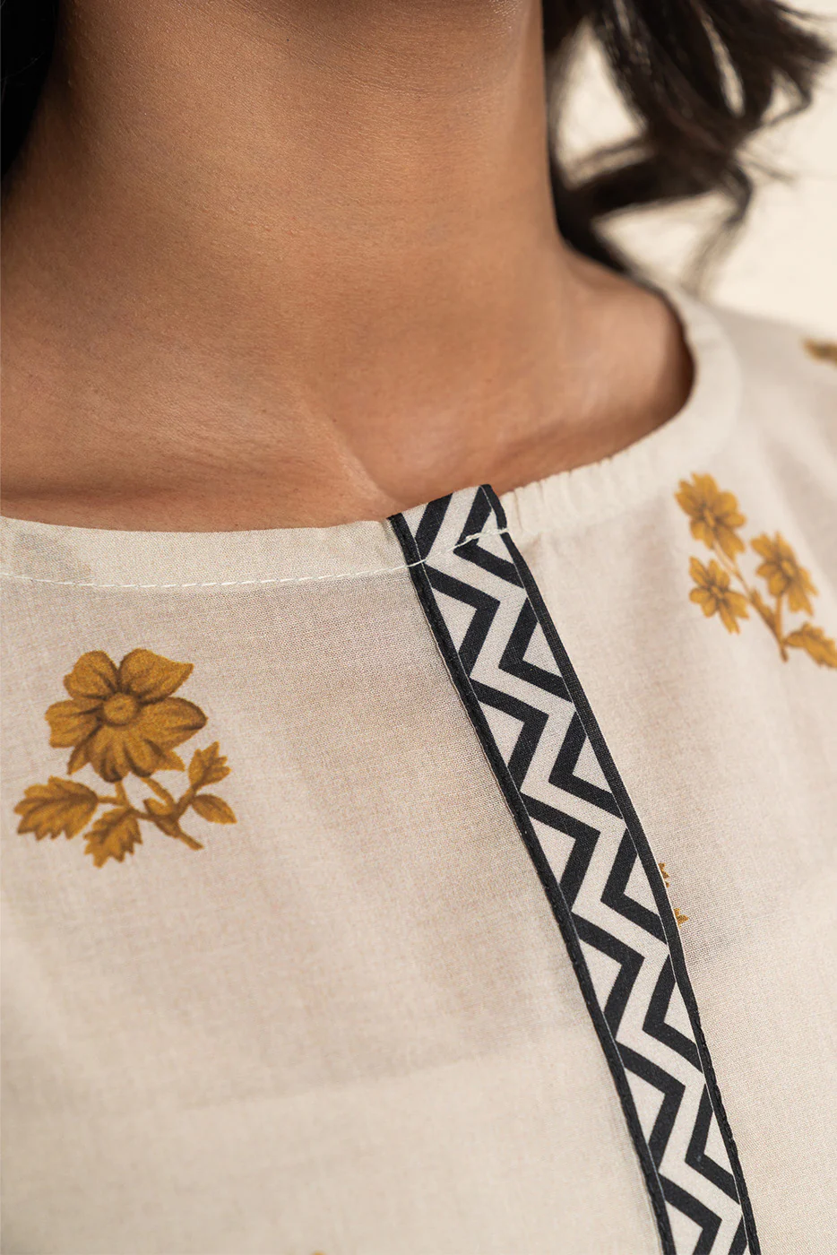 3 PIECE PRINTED LAWN SUIT-SUNNY BLAZE (UNSTITCHED) - Image 5