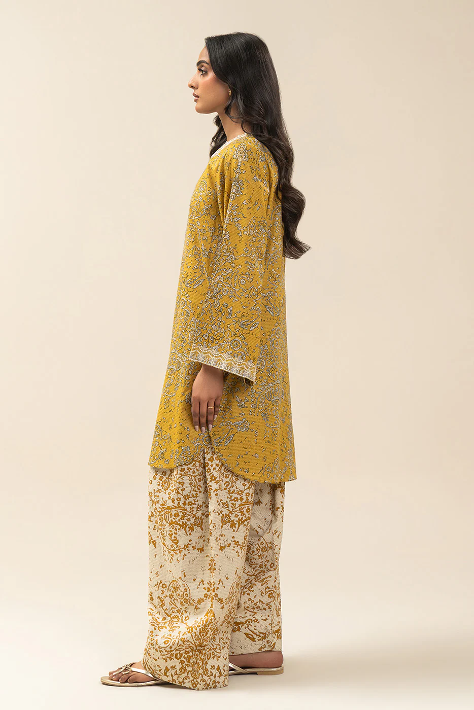 2 PIECE EMBROIDERED LAWN SUIT-AMBER IRIS (UNSTITCHED) - Image 4