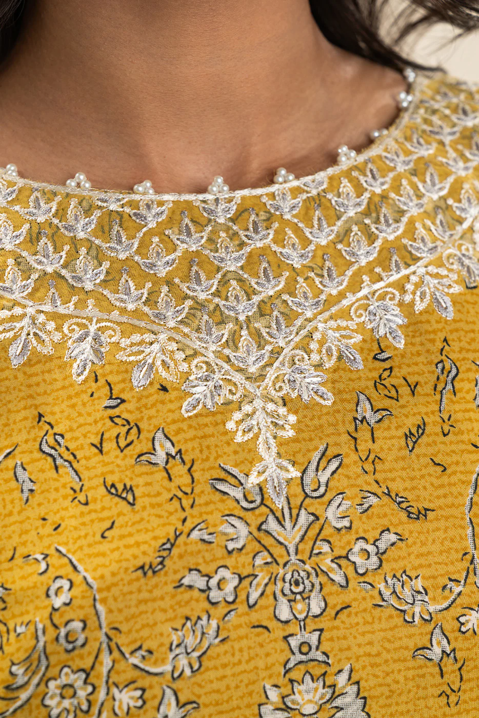 2 PIECE EMBROIDERED LAWN SUIT-AMBER IRIS (UNSTITCHED) - Image 5