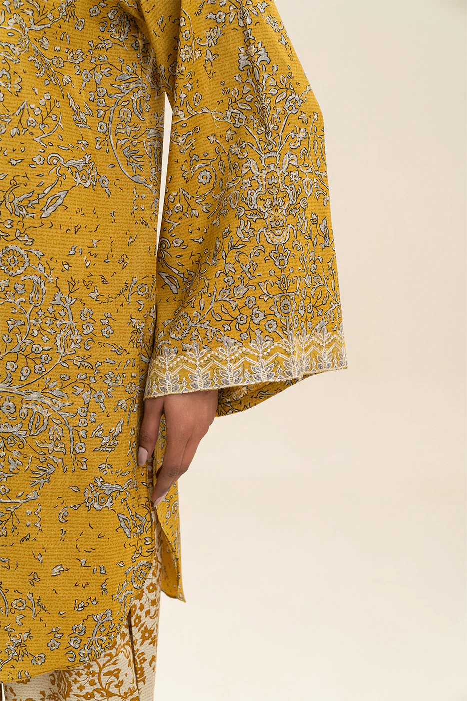 2 PIECE EMBROIDERED LAWN SUIT-AMBER IRIS (UNSTITCHED) - Image 6