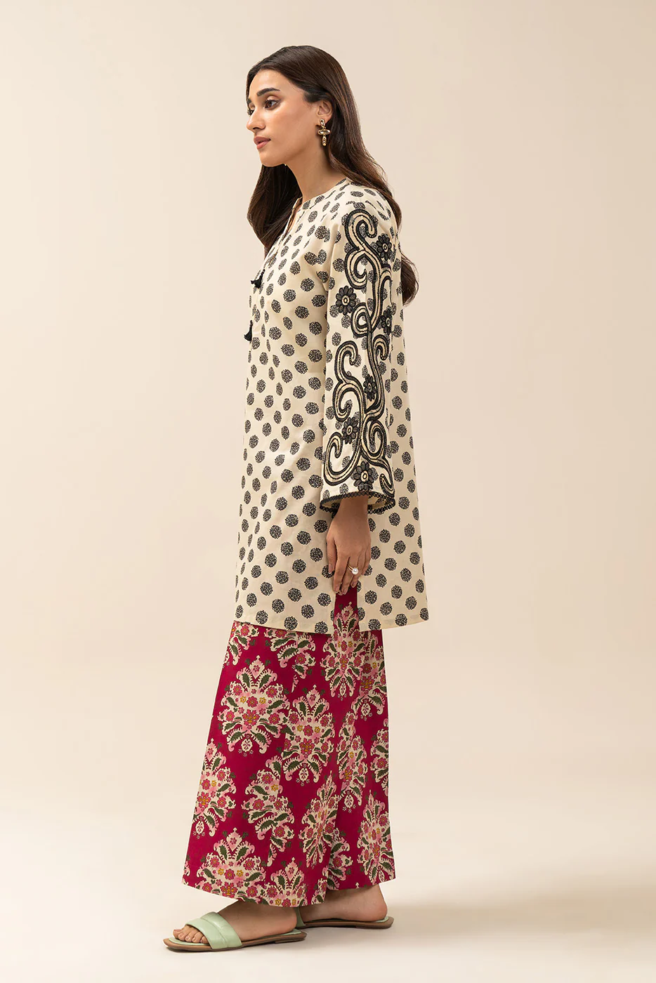 2 PIECE EMBROIDERED LAWN SUIT-MAGENTA DOTS (UNSTITCHED) - Image 2