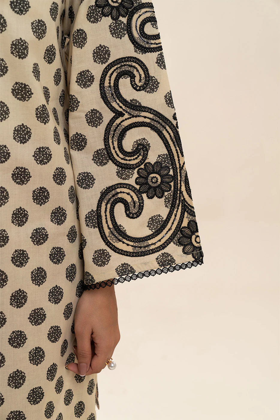 2 PIECE EMBROIDERED LAWN SUIT-MAGENTA DOTS (UNSTITCHED) - Image 4