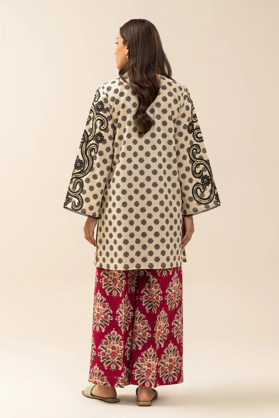 2 PIECE EMBROIDERED LAWN SUIT-MAGENTA DOTS (UNSTITCHED) - Image 5